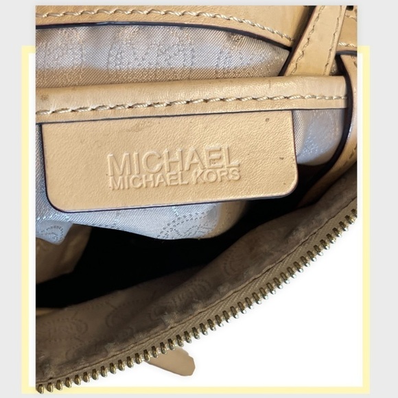 Michael Michael Kors White/Beige Signature Coated Canvas Leather Jet Set Hobo - Picture 10 of 14